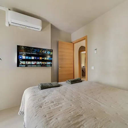 3 Bedroom In Old Town Apartment