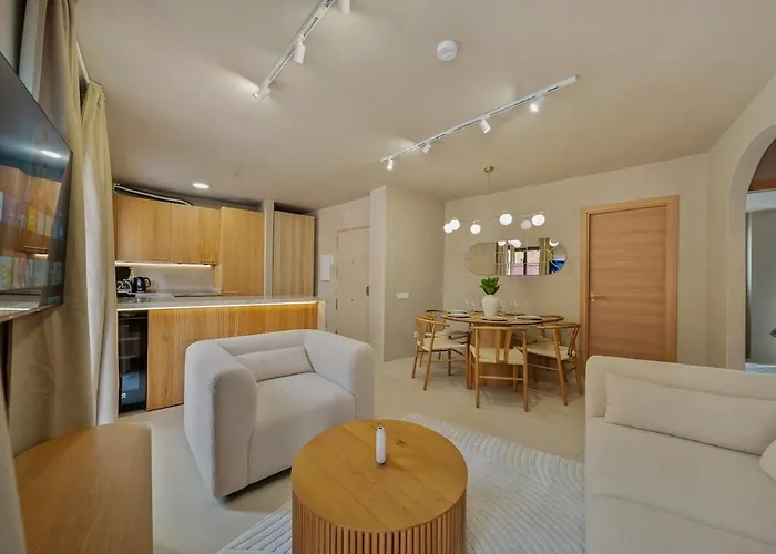 3 Bedroom In Old Town Apartment *