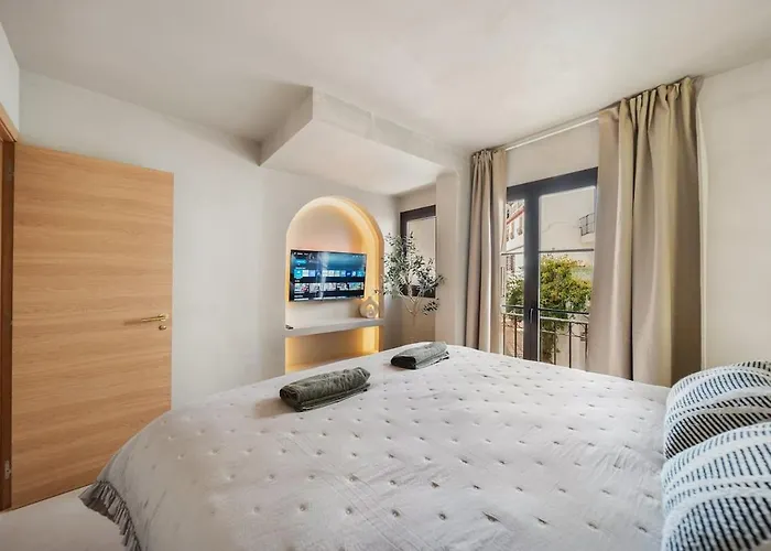 Apartment 3 Bedroom In Old Town *